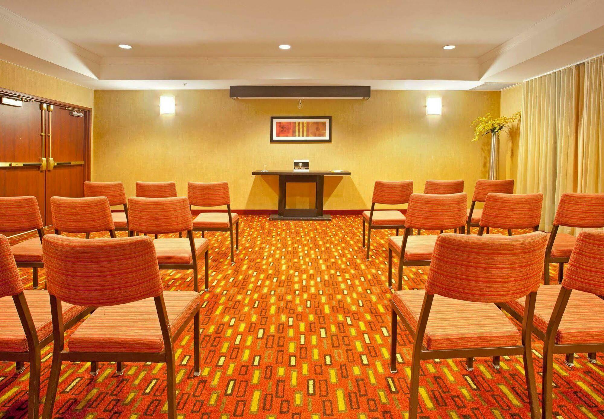 Courtyard El Paso Airport Hotel Bagian luar foto
